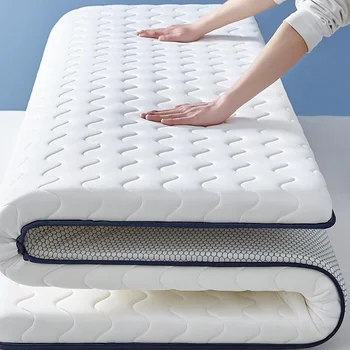 Lateksa matraci, mīkstu spilvenu sadzīves tatami sūklis mat studentu kopmītnē vienvietīga gulta noma telpā īpašu gulēšanas mat